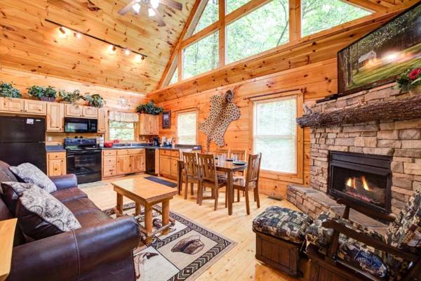 Cabin of Dreams 3 BR Water View WiFi Hot Tub Pool Table Sleep 8