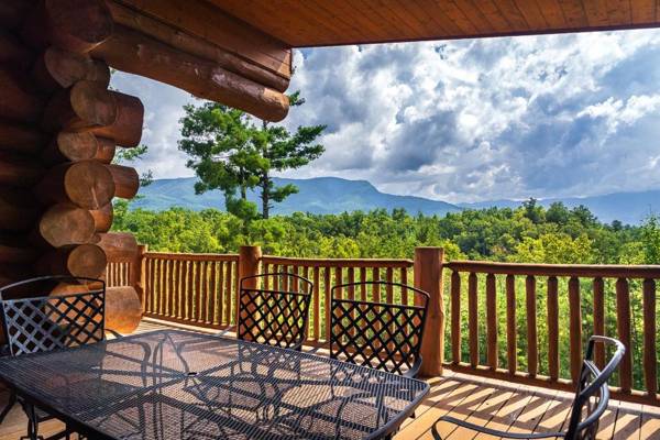 Big Bear Ridge Lodge - Breathtaking mountain views and private forest scenes in amazing large log cabin
