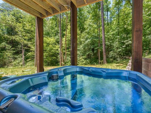 Three Little Bears 3 BRs Pool Hot Tub Game Room Sleeps 10