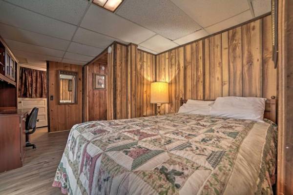 Workspace - Sevierville Countryside Getaway with 2 Decks!