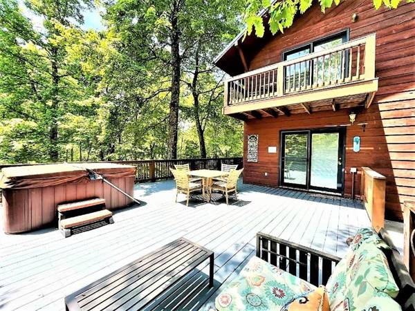 Wandering Bear Lodge