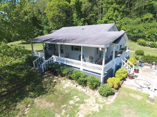 Best Deal in Nashville Hillbilly House YEEHAW