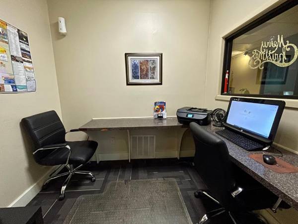 Workspace - The Inn and Suites at 34 Fifty