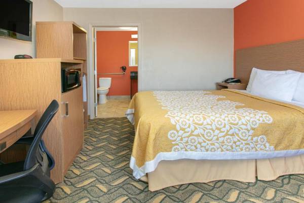 Days Inn & Suites by Wyndham Arlington Near Six Flags