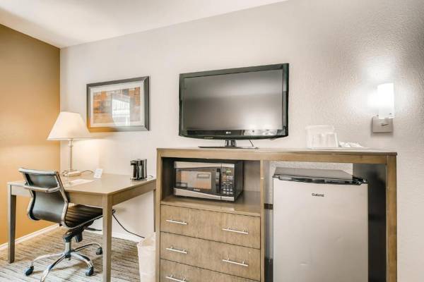 Workspace - Orangewood Inn and Suites Midtown