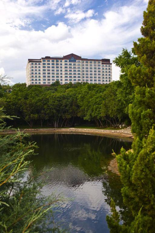 Renaissance Austin Hotel