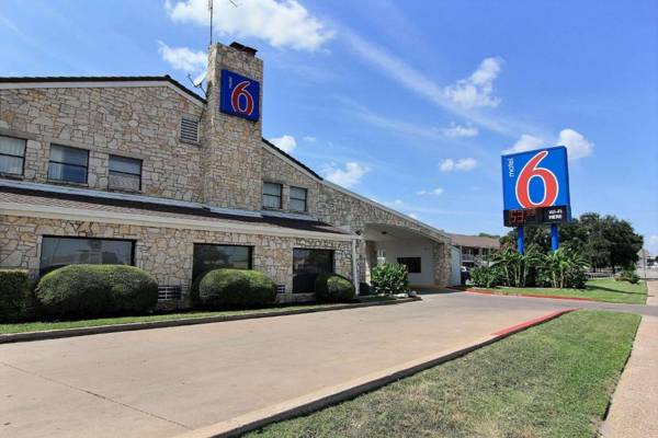 Motel 6 Austin TX - Central Downtown UT