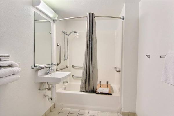 Motel 6 Austin TX - Central Downtown UT