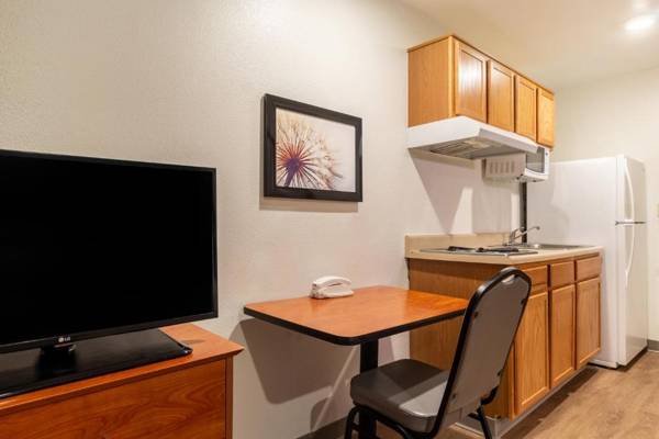 Workspace - WoodSpring Suites Houston Baytown