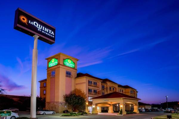 La Quinta by Wyndham DFW Airport West - Bedford