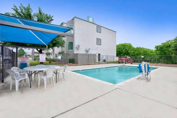 Motel 6-Benbrook TX - Fort Worth