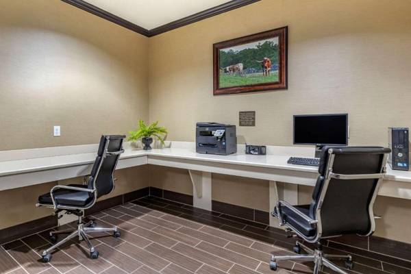 Workspace - Comfort Inn & Suites Texas Hill Country