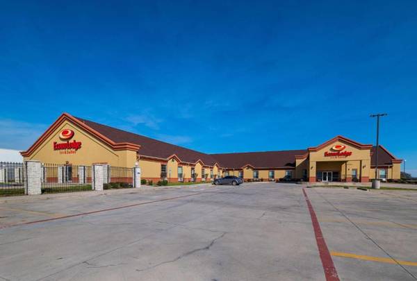 Econo Lodge Inn & Suites Bridgeport