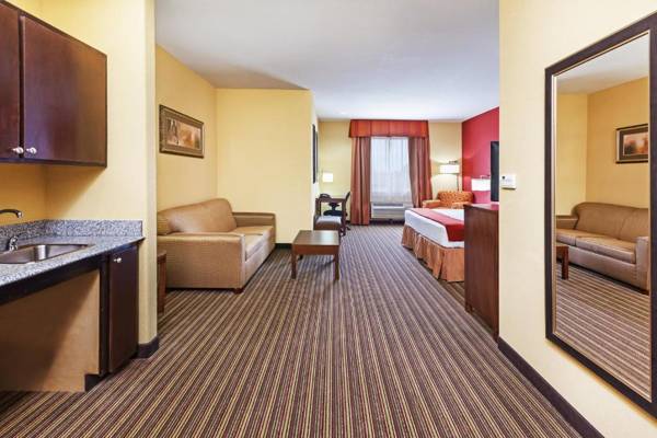 Holiday Inn Express & Suites Cleveland an IHG Hotel