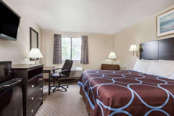 Workspace - Super 8 by Wyndham Cleveland TX