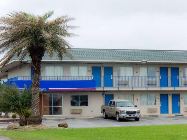 Motel 6-Clute TX