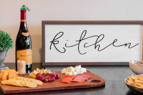 Vineyard Court Designer Suites Hotel