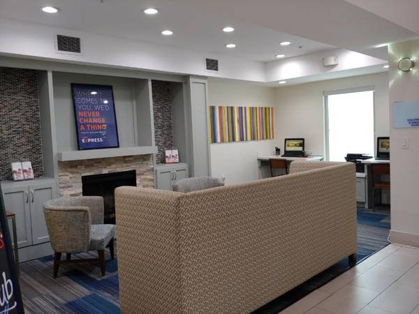 Holiday Inn Express Hotel & Suites Columbus an IHG Hotel