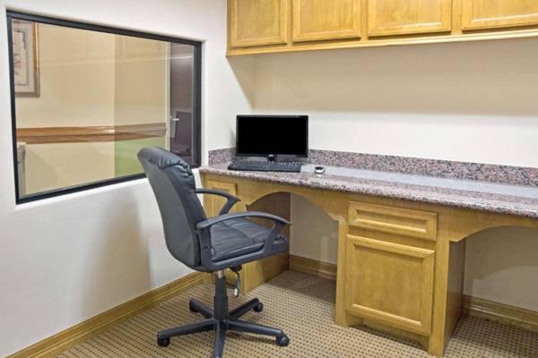 Workspace - Super 8 by Wyndham Conroe