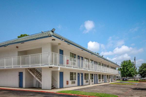 Motel 6-Conroe TX