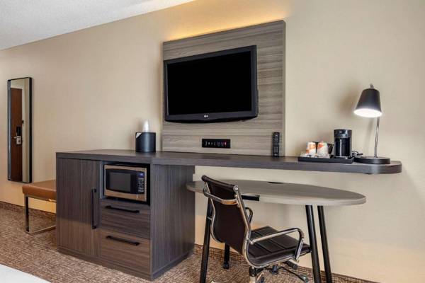 Workspace - Comfort Inn & Suites North Dallas-Addison