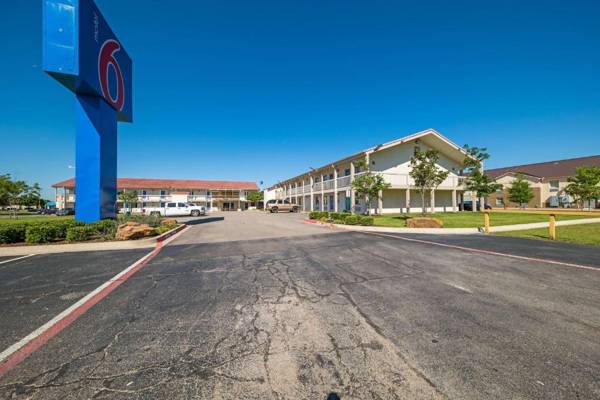 Motel 6-Dallas TX - Farmers Branch