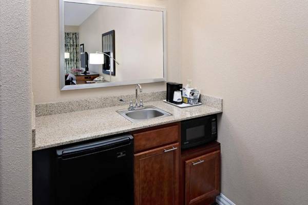 Hampton Inn & Suites Denton