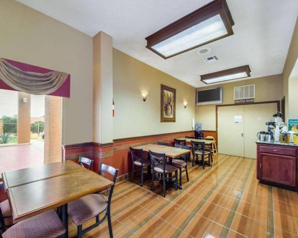 Econo Lodge Inn & Suites Eagle Pass