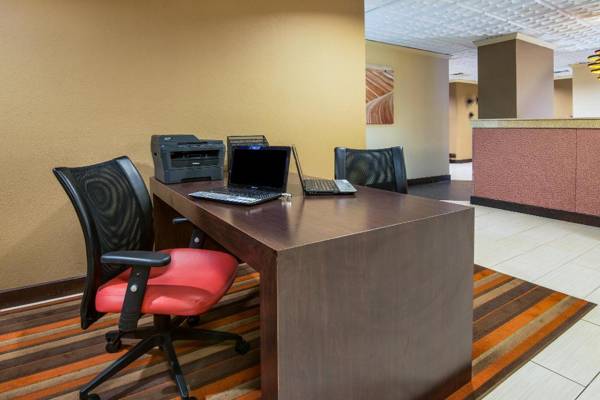 Workspace - Holiday Inn Express El Paso-Central