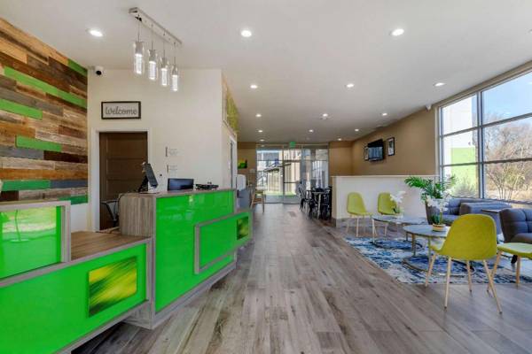 Quality Inn & Suites Elgin by Choice Hotels