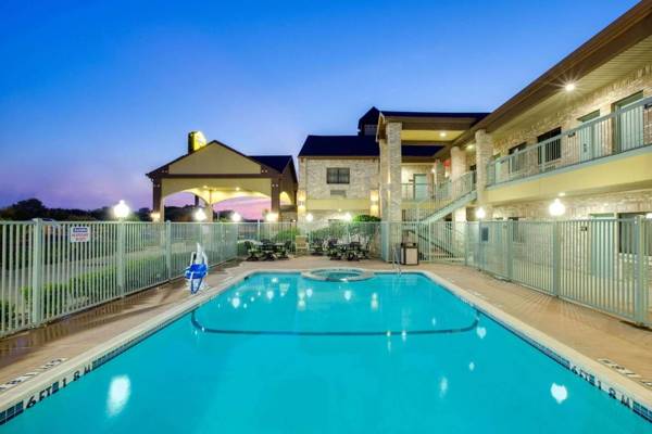 Super 8 by Wyndham Fairfield Tx