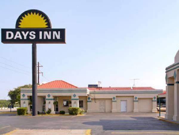 Days Inn by Wyndham South Fort Worth