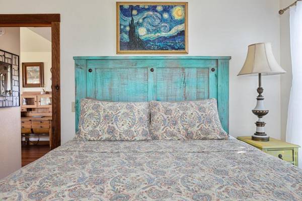 Cottage at Twin Oaks