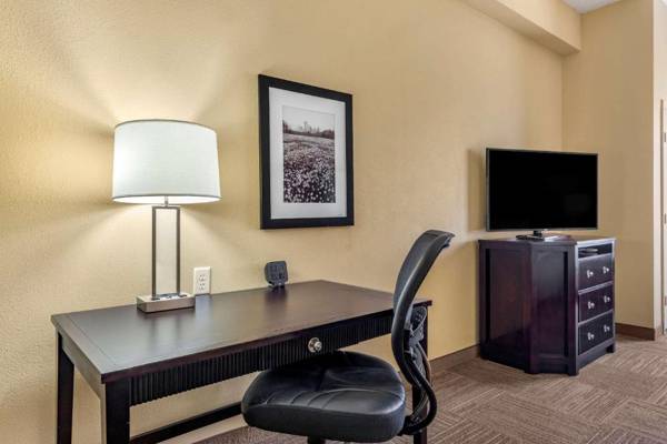 Workspace - Comfort Suites Frisco