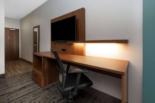 Workspace - La Quinta Inn & Suites by Wyndham Frisco