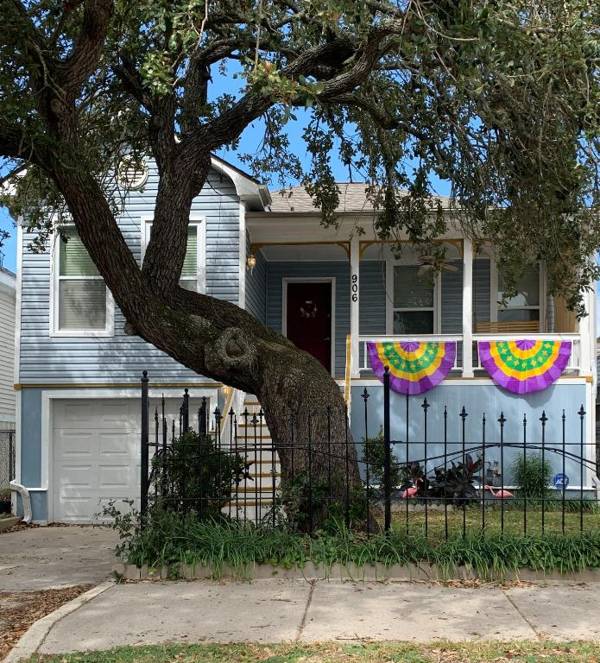 A Bended Oak Bungalow