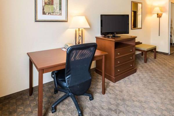 Workspace - Comfort Inn & Suites near Comanche Peak
