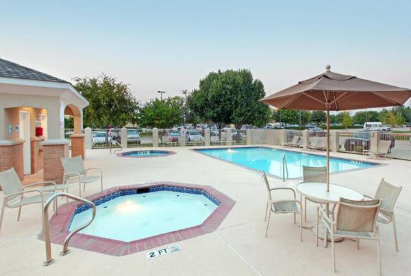 Holiday Inn Express Hotel and Suites DFW-Grapevine an IHG Hotel