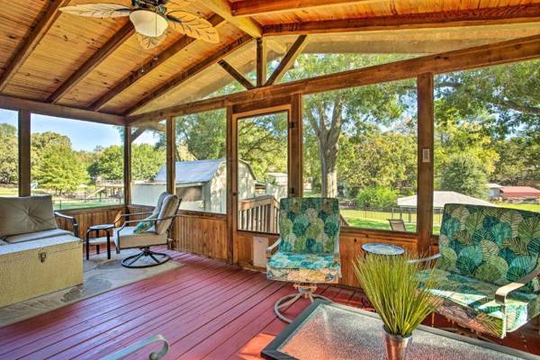 Workspace - Cedar Creek Lake Home Private Dock and Hot Tub