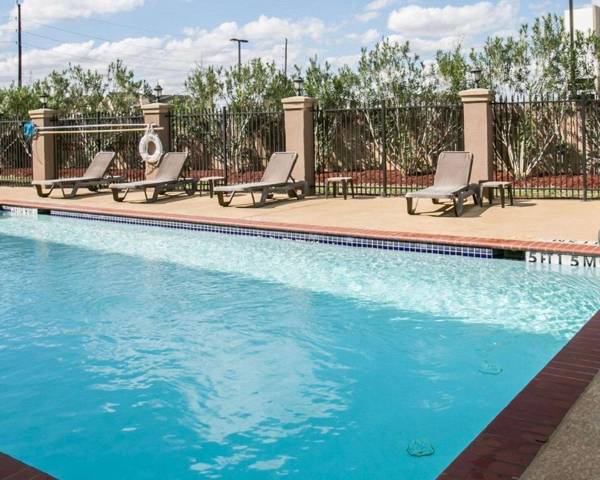 Restwell Inn & Suites I-45 North