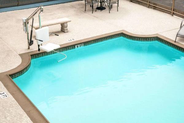 Days Inn by Wyndham Houston