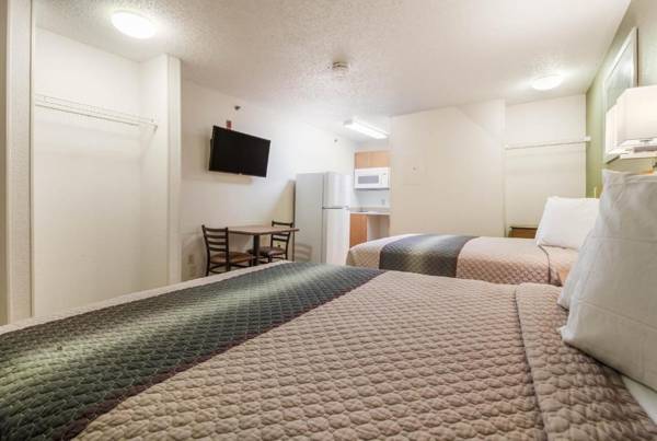 HomeTowne Studios by Red Roof Houston - Northwest