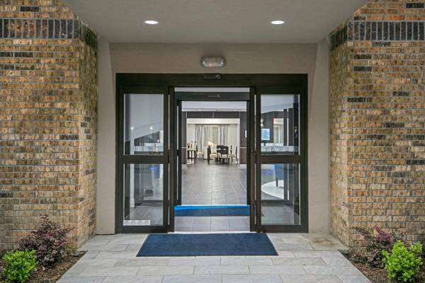 Holiday Inn Express and Suites Houston North - IAH Area an IHG Hotel