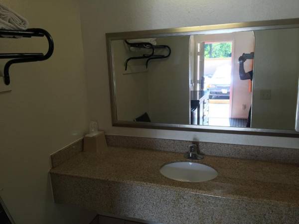 Regency Inn and Suites