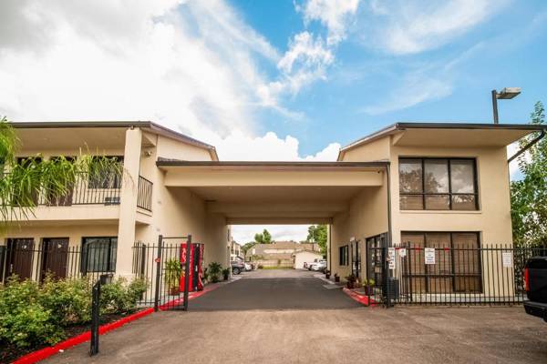 OYO Hotel Houston N Fm-1960 Champions TX