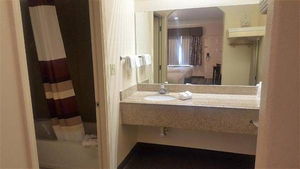 Red Roof Inn & Suites Houston – Humble/IAH Airport