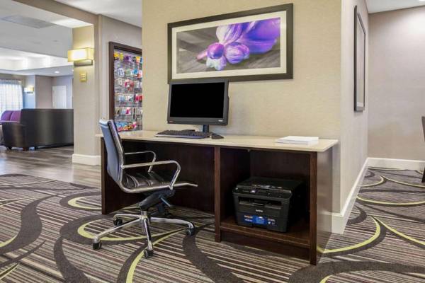 Workspace - La Quinta by Wyndham DFW Airport South / Irving