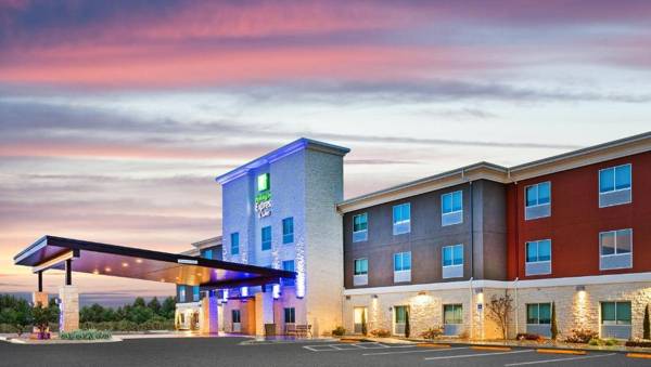 Holiday Inn Express & Suites Junction an IHG Hotel
