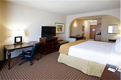 Holiday Inn Express Hotel and Suites Kingsville an IHG Hotel