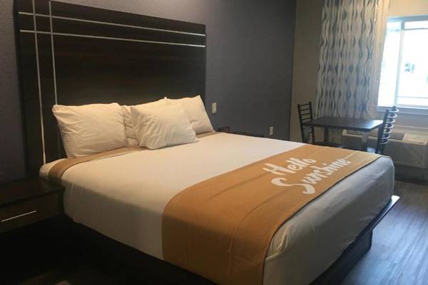 Days Inn & Suites by Wyndham La Porte